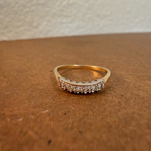 Vintage 14k solid gold diamond ring - Picture 1 of 15